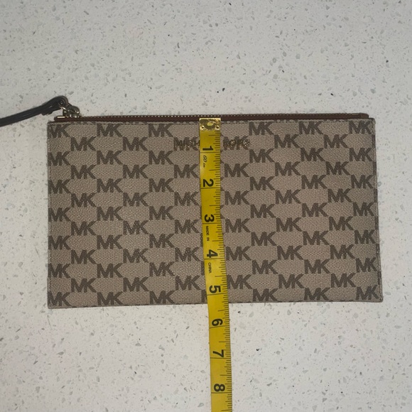 MICHAEL KORS clutch / wristlet - Picture 5 of 6